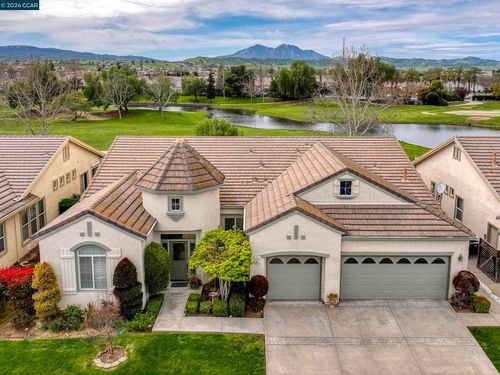 211 Benoni Ln, Brentwood, CA, 94513-6404 | Card Image