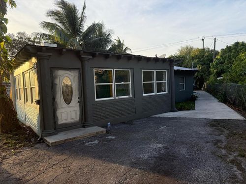 2739 Lincoln St, Hollywood, FL, 33020-3831 | Card Image