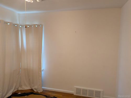1529 Grant Ave, Lincoln Park, MI, 48146-2136 | Card Image