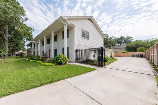 2802 Bernadette Ln, House other with 5 bedrooms, 4 bathrooms and 3 parking in Houston TX | Image 47