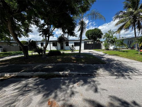 5181 Ne 16th Ave, Pompano Beach, FL, 33064-5673 | Card Image