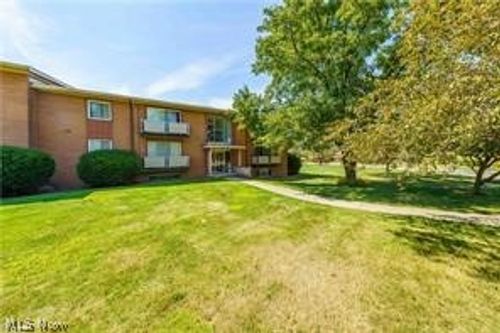 21881 River Oaks Dr, Rocky River, OH, 44116-3133 | Card Image