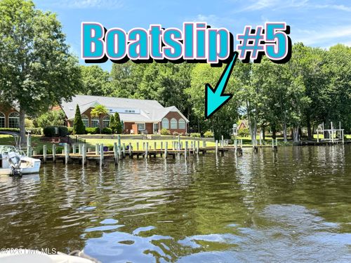 44 Pier Pt, New Bern, NC, 28562-8925 | Card Image