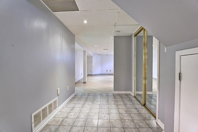 793 Tate Ave, House other with 2 bedrooms, 2 bathrooms and 6 parking in Hamilton ON | Image 25