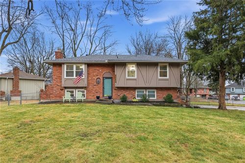 8001 Bel Ray Dr, Belton, MO, 64012-2220 | Card Image