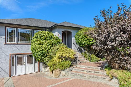 244 Moss St, Victoria, BC, V8V4M4 | Card Image