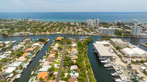 2870 Ne 18th St, Pompano Beach, FL, 33062-3130 | Card Image
