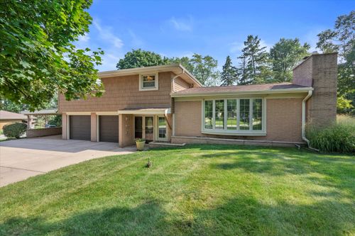 11331 W Carroll Cir, Franklin, WI, 53132-1129 | Card Image