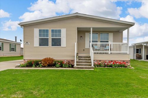 37112 Grindstone Trl, New Haven, MI, 48048-3146 | Card Image