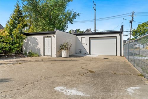 4651 W 130th St, Cleveland, OH, 44135-3758 | Card Image