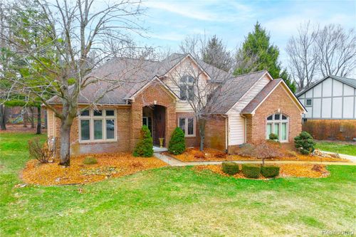 135 Great Pines Drive, Oxford Charter Township, MI, 48371 | Card Image