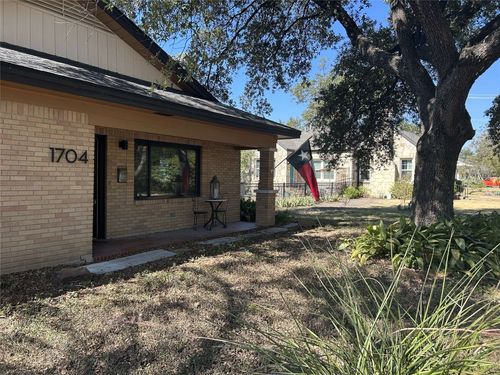 1704 S Church St, Georgetown, TX, 78626-6923 | Card Image