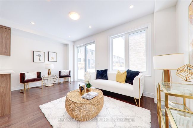12 Schmeltzer Cres, House attached with 3 bedrooms, 3 bathrooms and 1 parking in Richmond Hill ON | Image 8