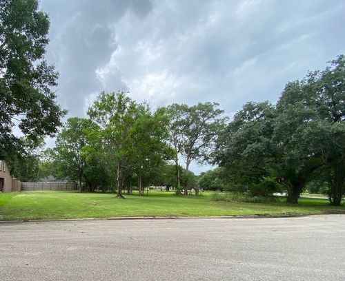 208 Central Caldwood Dr, Beaumont, TX, 77707 | Card Image