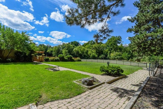 522 - 350 Quigley Rd, Condo with 3 bedrooms, 1 bathrooms and null parking in Hamilton ON | Image 33