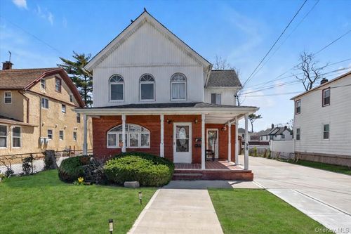 38 5th St, Valley Stream, NY, 11581-1211 | Card Image