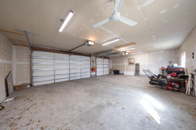 3 Car Garage | Image 38