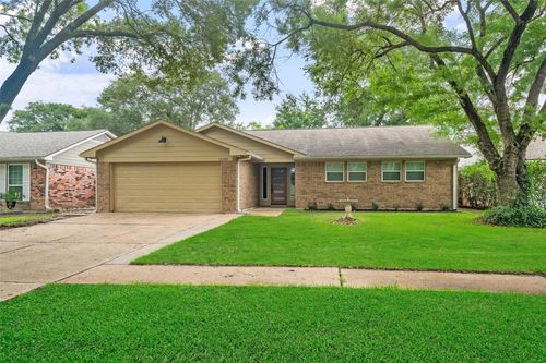 16330 Autumn Wind Dr, Houston, TX, 77090-4702 | Card Image