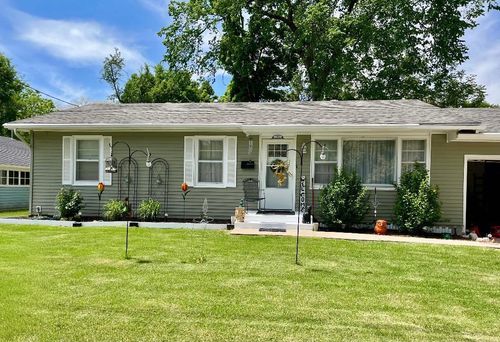 1023 Taylor Dr, Boonville, MO, 65233-1229 | Card Image
