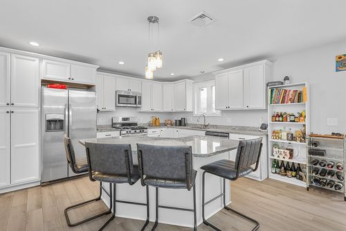 54 Raymond St, East Providence, RI, 02914-2412 | Card Image