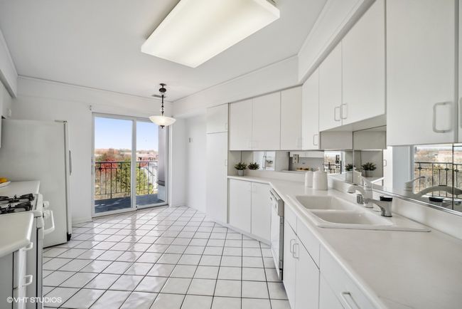 APT-412 - 3100 Lexington Ln, Home with 3 bedrooms, 3 bathrooms and null parking in Glenview IL | Image 8