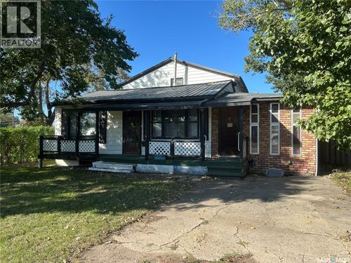 633 King St, Estevan, SK, S4A1K9 | Card Image
