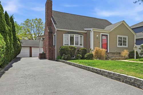 166 Abbey Street, Oyster Bay, NY, 11762 | Card Image