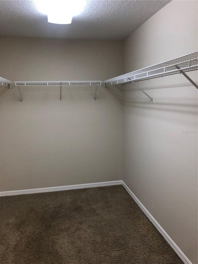 WALK -IN CLOSET | Image 13