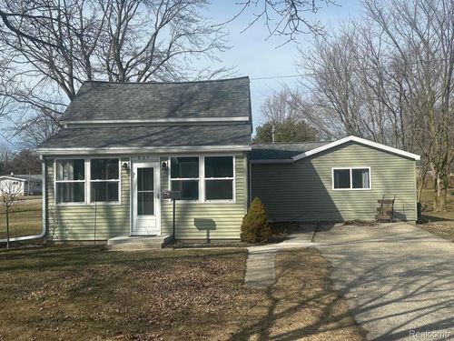 805 E Hopson St, Bad Axe, MI, 48413-1505 | Card Image