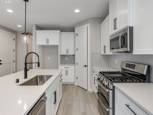 724 Nw 178 Th Way, House attached with 3 bedrooms, 3 bathrooms and 2 parking in Ridgefield WA | Image 6