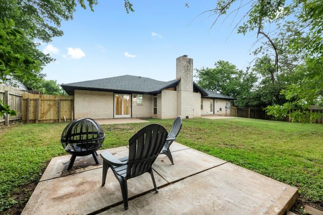 Fire pit and sitting area | Image 22
