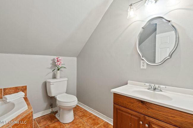 Second floor bath | Image 15
