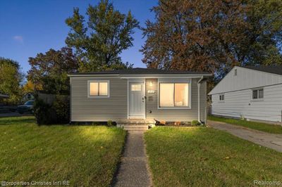 1313 E Harry Avenue, Home with 3 bedrooms, 1 bathrooms and null parking in Hazel Park MI | Image 1