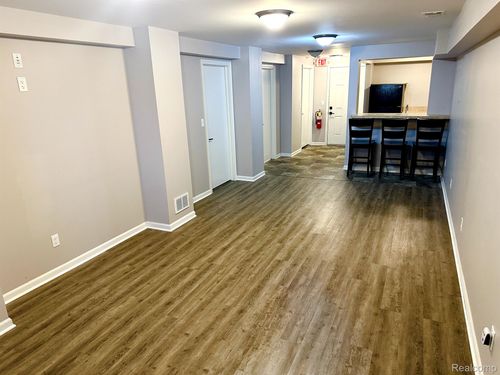 7878 E Mi State Road 36, HAMBURG TWP, MI, 48189-9707 | Card Image