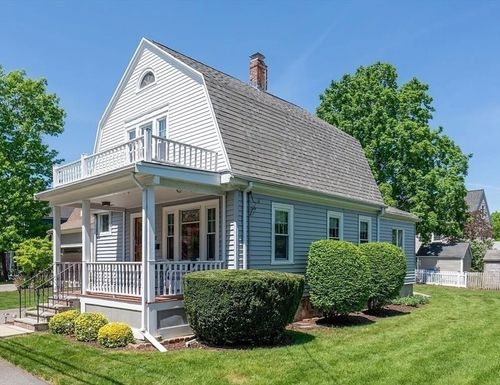 82 Oak St, Lexington, MA, 02421-6242 | Card Image