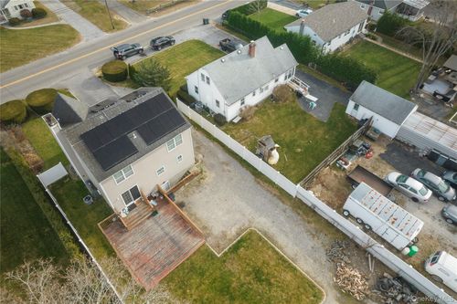 61 Fairway Ave, Riverhead, NY, 11901-2307 | Card Image