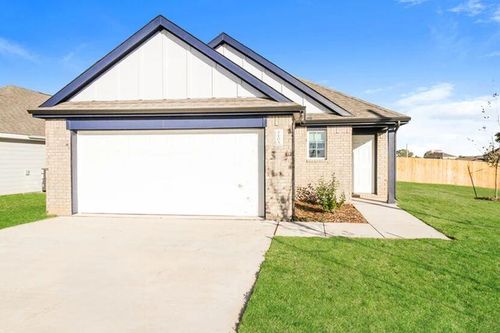 2105 Crimson Lake Blvd, El Reno, OK, 73036-4283 | Card Image