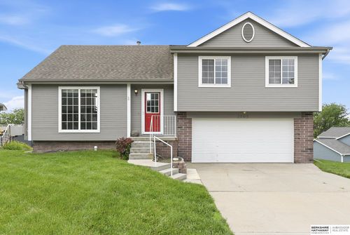 1905 Yorktown St, Bellevue, NE, 68123-5066 | Card Image