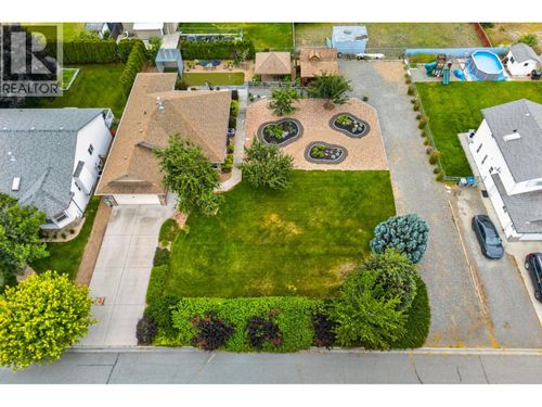 671 Mccurrach Pl, Kamloops, BC, V2B8R1 | Card Image