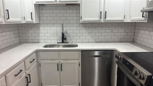 121 Whitewater Dr, Newport News, VA, 23608-4705 | Card Image