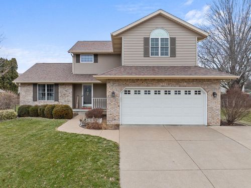 2328 Hunter Rd, Bettendorf, IA, 52722-6274 | Card Image