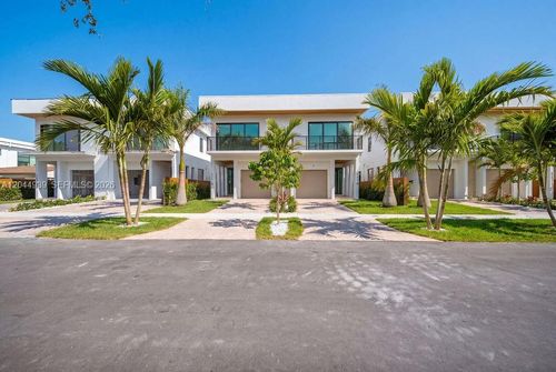 1332 Ne 16th Ter, Fort Lauderdale, FL, 33304-1818 | Card Image
