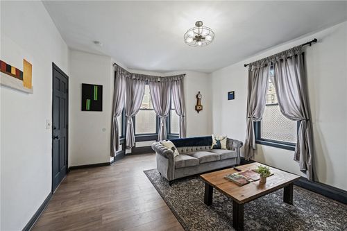 31 Gilmore St, Providence, RI, 02907-2319 | Card Image