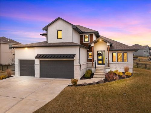 4729 Ne Jamestown Dr, Lee's Summit, MO, 64064-2019 | Card Image