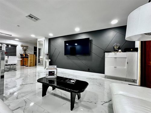 0-210 Se 3rd Pl, Dania Beach, FL, 33004-4127 | Card Image