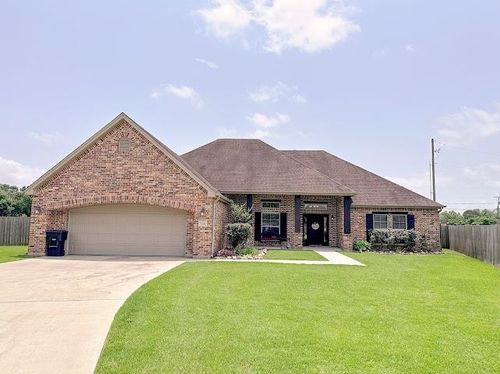 114 Wood Ridge Dr, Nederland, TX, 77627-9002 | Card Image