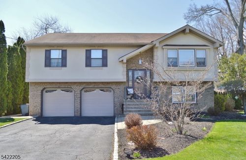 29 Hugenot St, East Hanover, NJ, 07936-3621 | Card Image