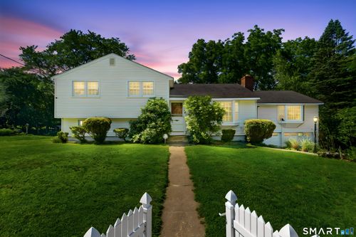 44 Occum Ln, Uncasville, CT, 06382-1710 | Card Image