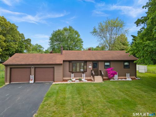 27 Mcintosh Ave, Uncasville, CT, 06382-2227 | Card Image