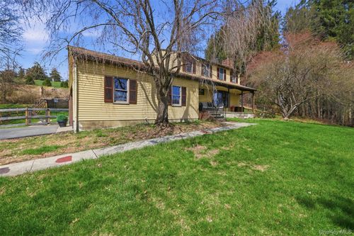 7 Kerr Rd, Rhinebeck, NY, 12572-3551 | Card Image